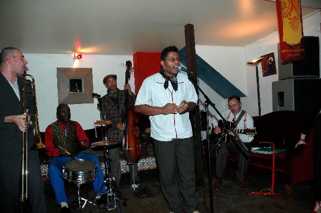 min 2006 10 31 latino 095